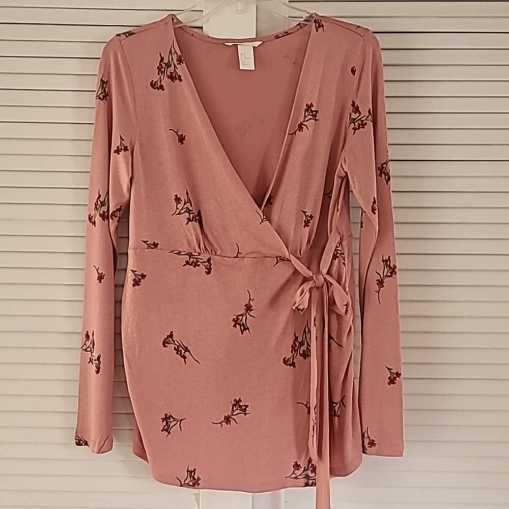 H&M Mama Floral Faux Wrap Blouse.  Size M. Salmon.      NWOT